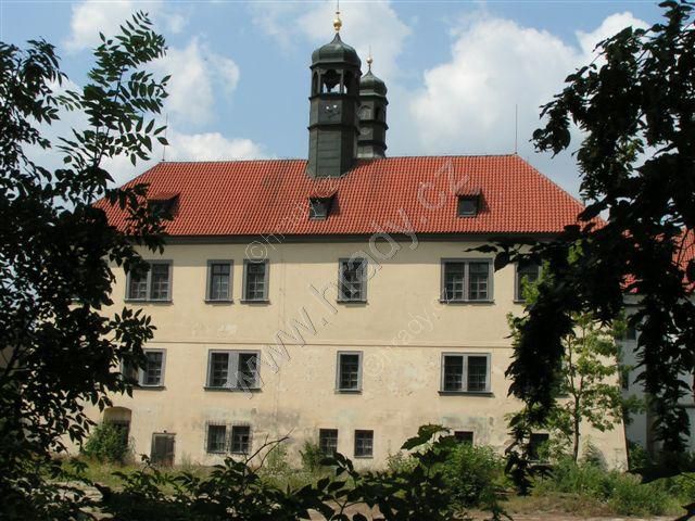 Zámek Dolní Břežany