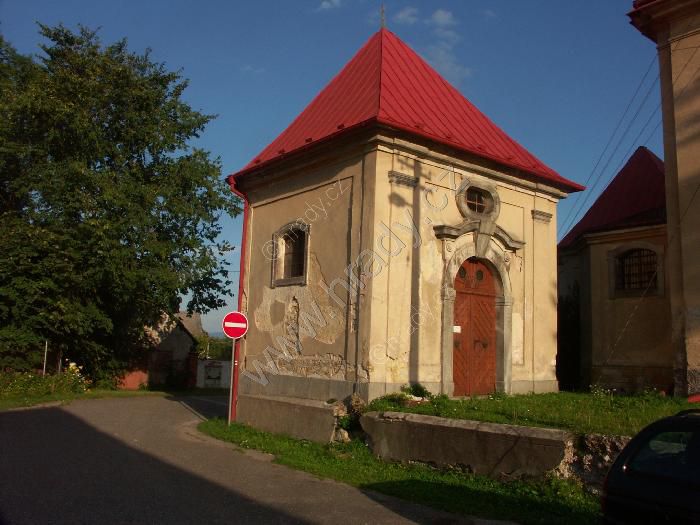 dvě barokní kaple za kostelem sv. Jiljí