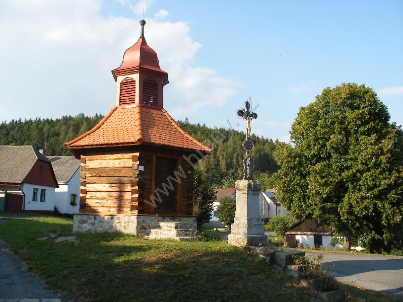 kaple se zvoničkou