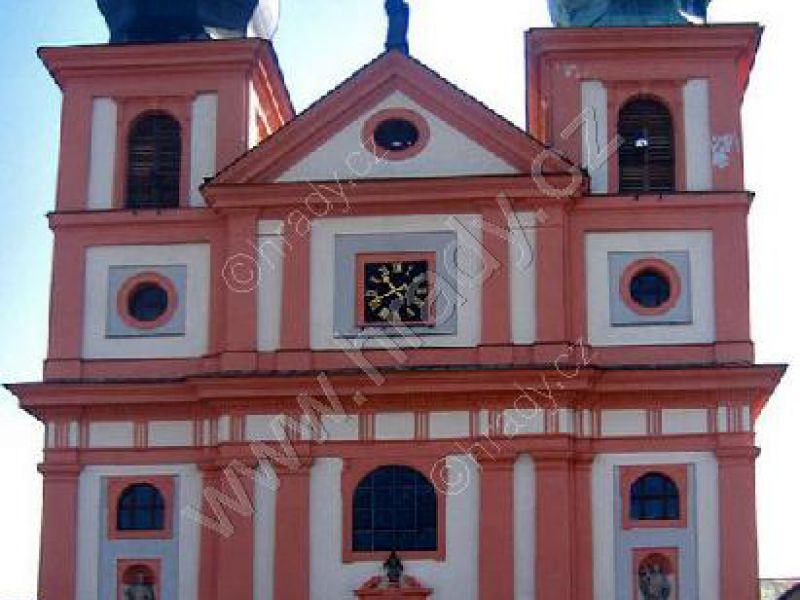 klášter křižovníků s červenou hvězdou s kostelem Nanebevzetí Panny Marie a sv. Maří Magdalény