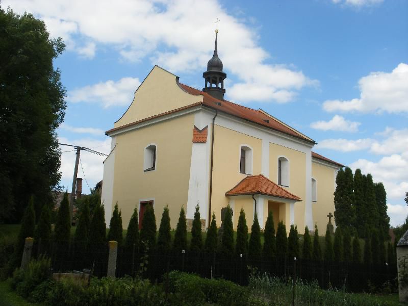 kostel sv. Václava se zvonicí