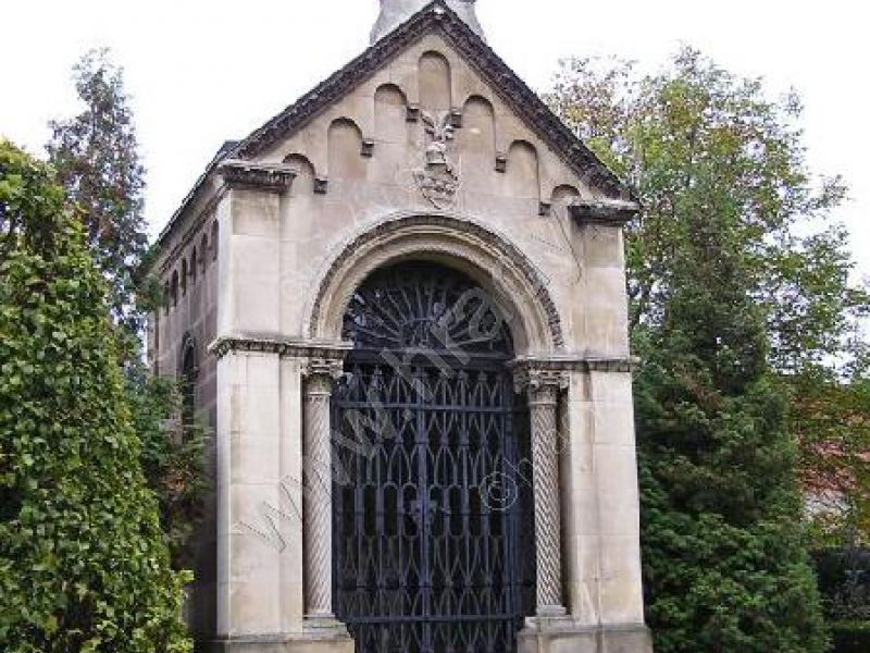 Laudonský hřbitov s náhrobky členů rodu von Loudon