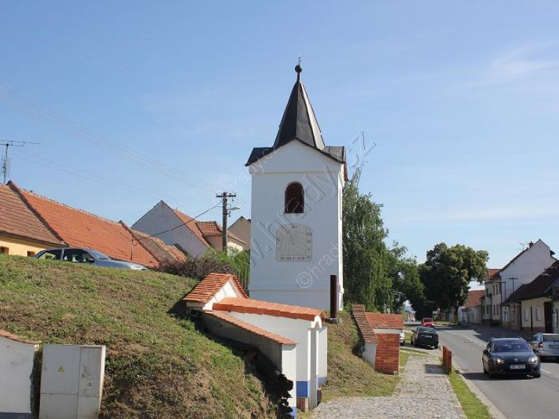 zvonice s kaplí sv. Rocha a sv. Rozálie