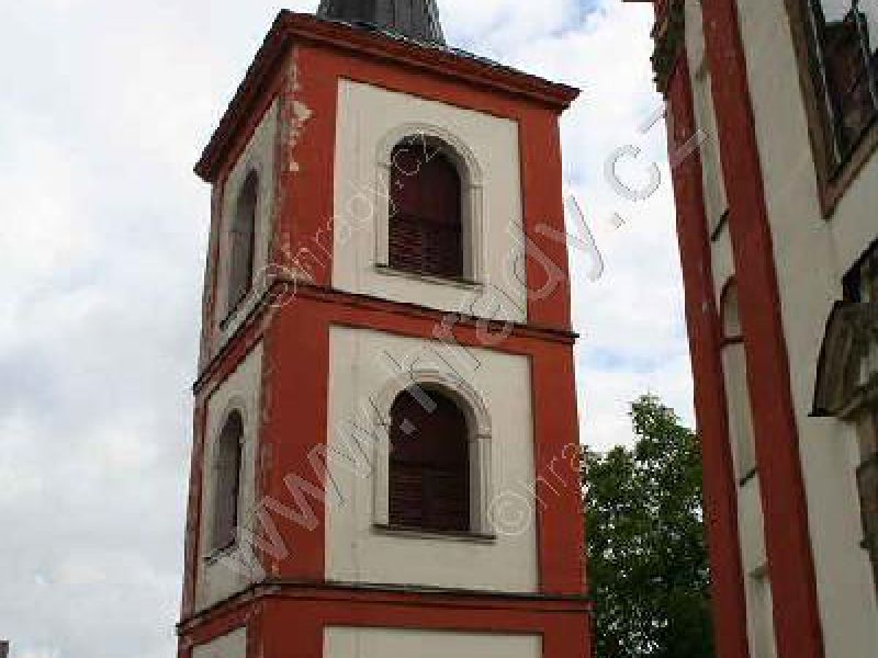 zvonice u kostela Nanebevzetí Panny Marie