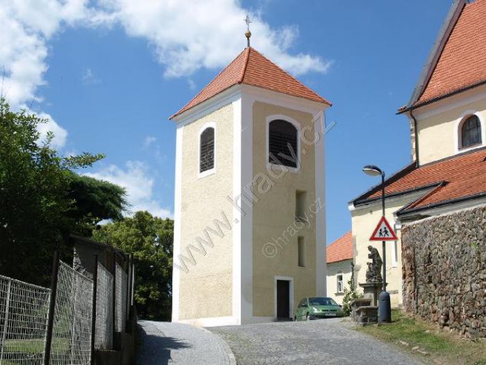 zvonice u kostela sv. Mikuláše