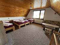 1. Ložnice v patře - chalupa ubytování Prostřední Bečva