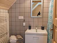 V každém pokoji je koupelna - chalupa ubytování Staré Hamry