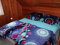 Pokoj s manželskou postelí - pronájem chaty Pržno