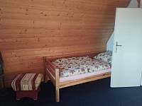 ložnice 1 - postel - pronájem chaty Frýdlant nad Ostravicí