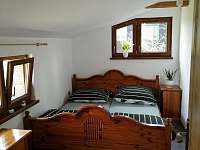 Pokoj s manželskou postelí - pronájem chaty Ostravice