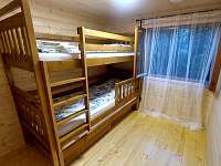 Nejmenší ložnice - možnost vysunutí třetí postele - chata k pronájmu Kunčice pod Ondřejníkem