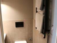 Toaleta a elektrický sušák ručníků - pronájem apartmánu Kunčice pod Ondřejníkem