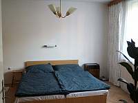 Ložnice s manželskou postelí - chalupa ubytování Nivnice
