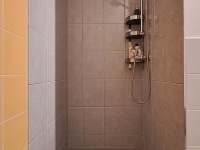 Koupelna v patře se sprchovým koutem - pronájem chalupy Horní Bečva