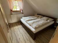 Pokoj č. 2 s manželskou postelí - Velké Karlovice - Kasárne
