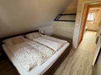 Pokoj č. 2 s manželskou postelí - Velké Karlovice - Kasárne