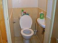 Samostatné WC - chalupa ubytování Dolní Bečva