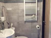 Sprchvý kout s WC - chata k pronajmutí Dolní Bečva