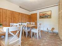 jídelna s možností průchodu do sauny - pronájem chaty Horní Bečva - Kněhyně