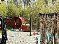 Venkovní sauna a koupací sud ( oboje na dřevo )