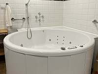 Vířivá vana v koupelně - pronájem chalupy Řehlovice - Dubice