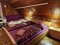 3 ložnice s manželskou postelí a dětskou postýlkou 160cm - Kunratice - Studený