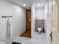 sprchy a toalety určené hostům z campu - Tisá