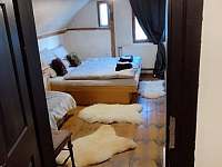 Pokoj 2- manželská postel + rozkládací postel pro dva - Lobendava - Severní
