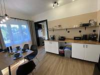 Plně vybavená kuchyň - apartmán k pronájmu Frýdštejn - Sestroňovice