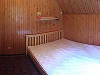 Malá ložnice - nové postele - chata k pronajmutí Troskovice