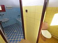 Koupelna 1: byt. jednotka - přízemí - chalupa k pronájmu Železný Brod