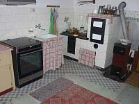 Pec v kuchyni - chalupa ubytování Doubrava