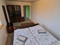 3. Ložnice v patře - manželská postel - chalupa k pronájmu Markvartice