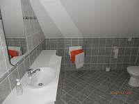 Koupelna pro čtyřlůžkový pokoj - chalupa k pronájmu Turnov - Pelešany