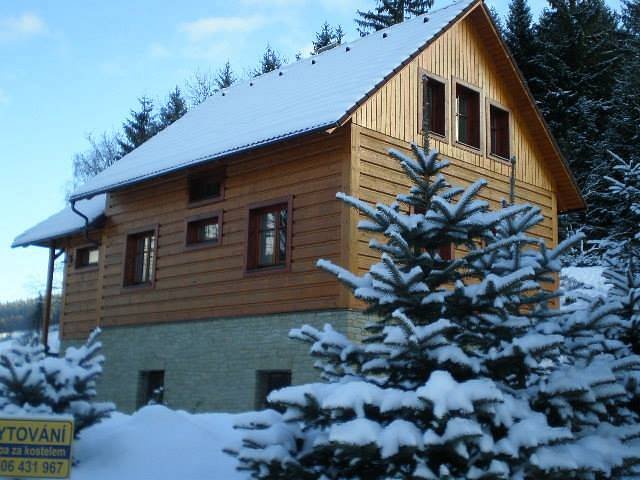 CHALUPA ZA KOSTELEM - Velké Karlovice - Javorníky