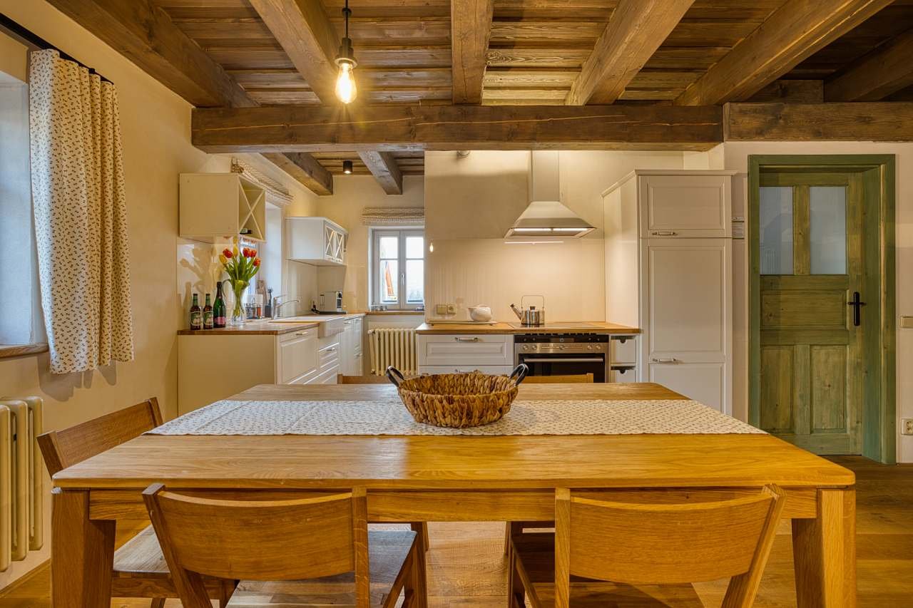 Apartmán Brusinka, jídelní stůl