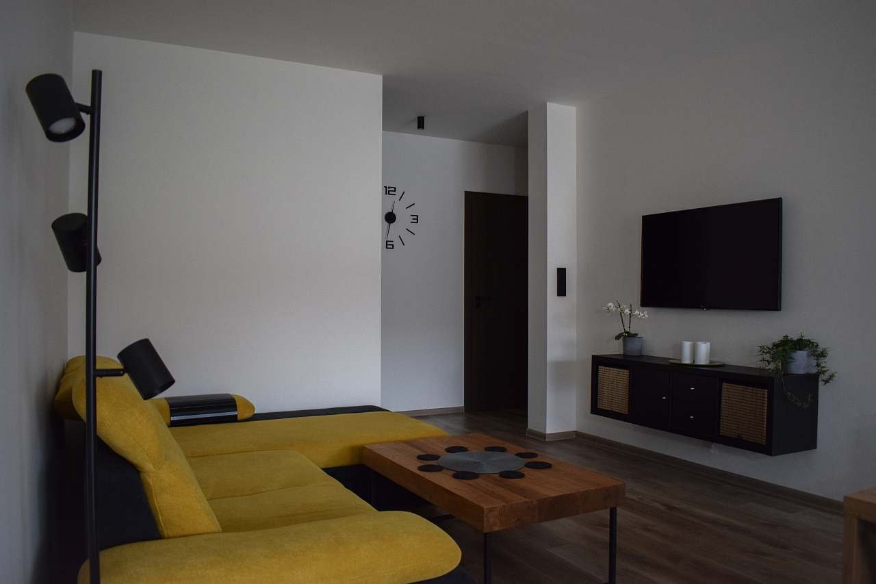 Apartmán v přízemí - obývák s rozkládací sedačkou