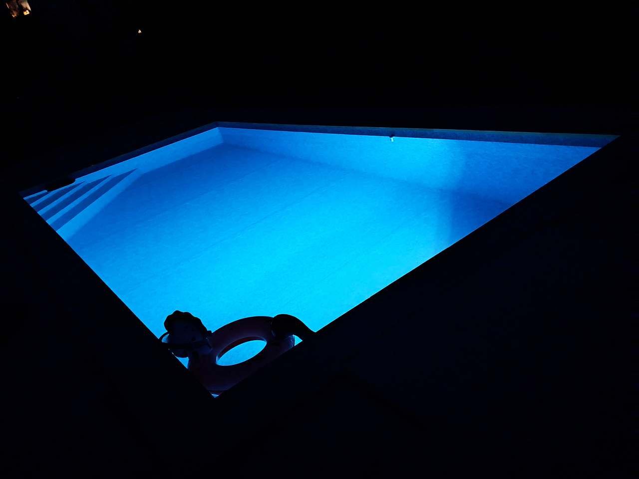 Bazén v noci