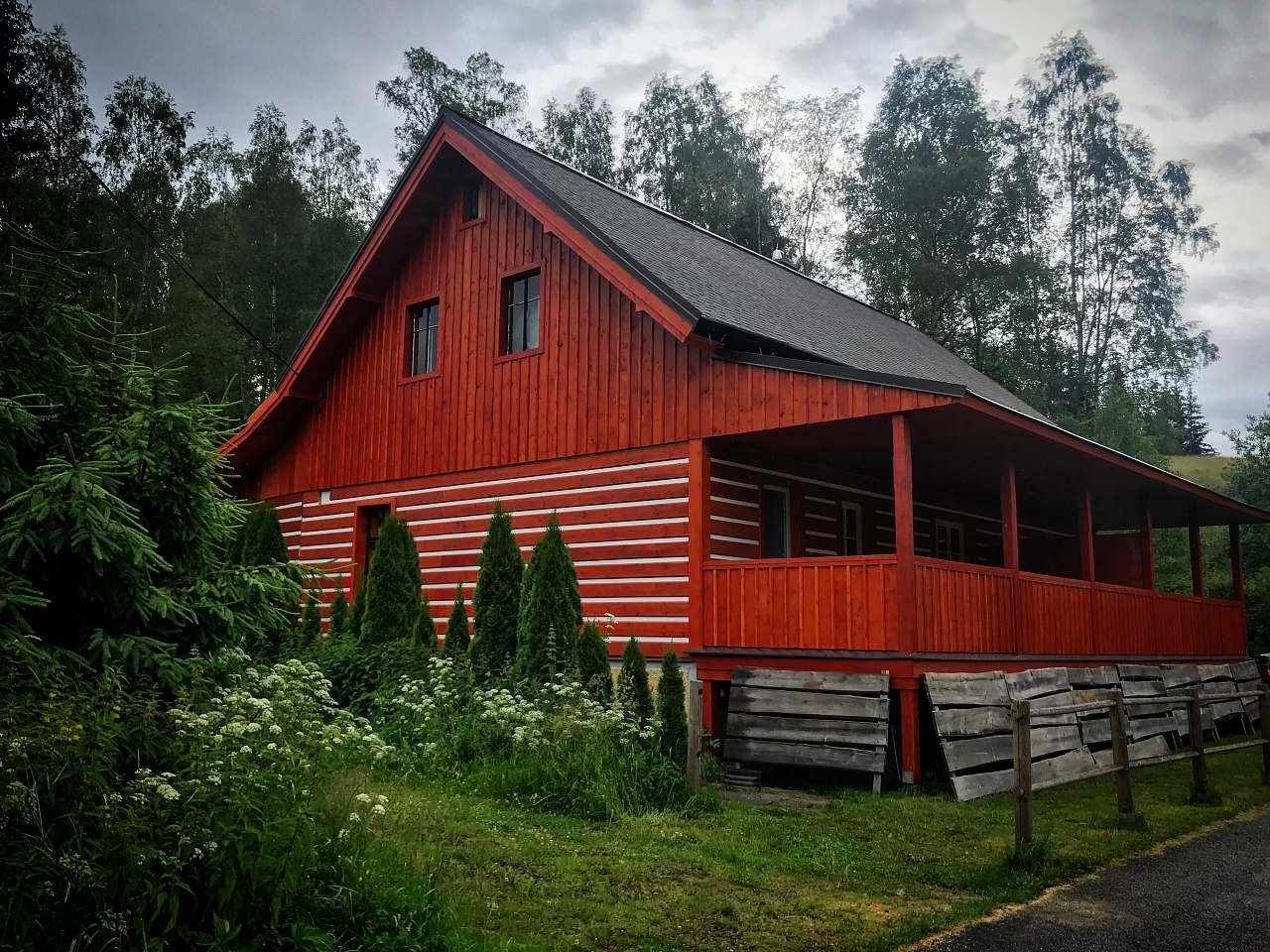 Boční pohled na chatu