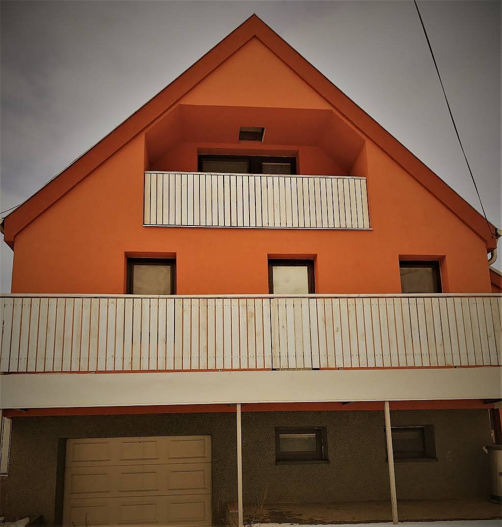 Chalupa - pohled z ulice