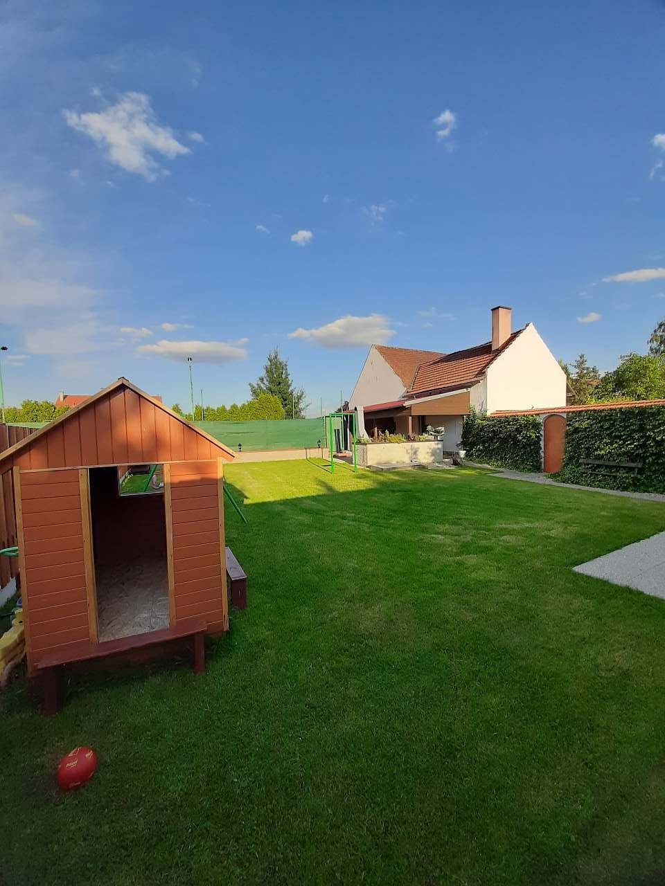 Chalupa pro 12 osob zahrada s posezením