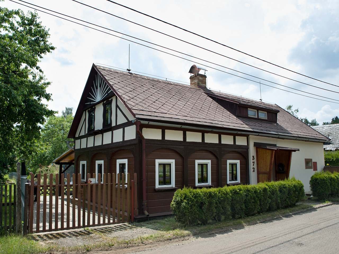 Chalupa pro děti 220 - baráček pohled od silnice