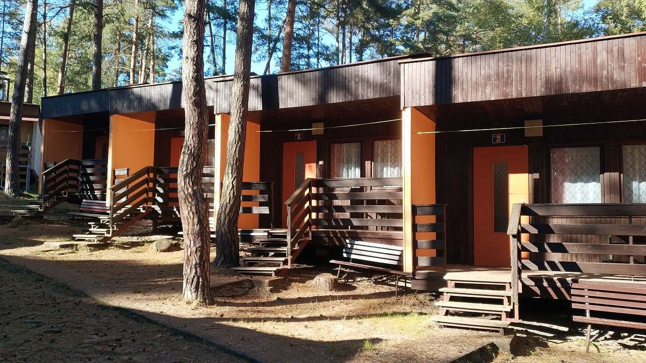 ubytování Provodínská pískovna - chatka u vody - Staré Splavy