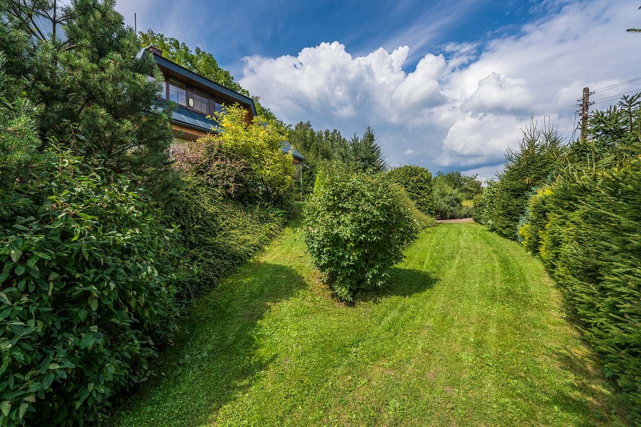 Chata Mira - pohled od spodní zahrady