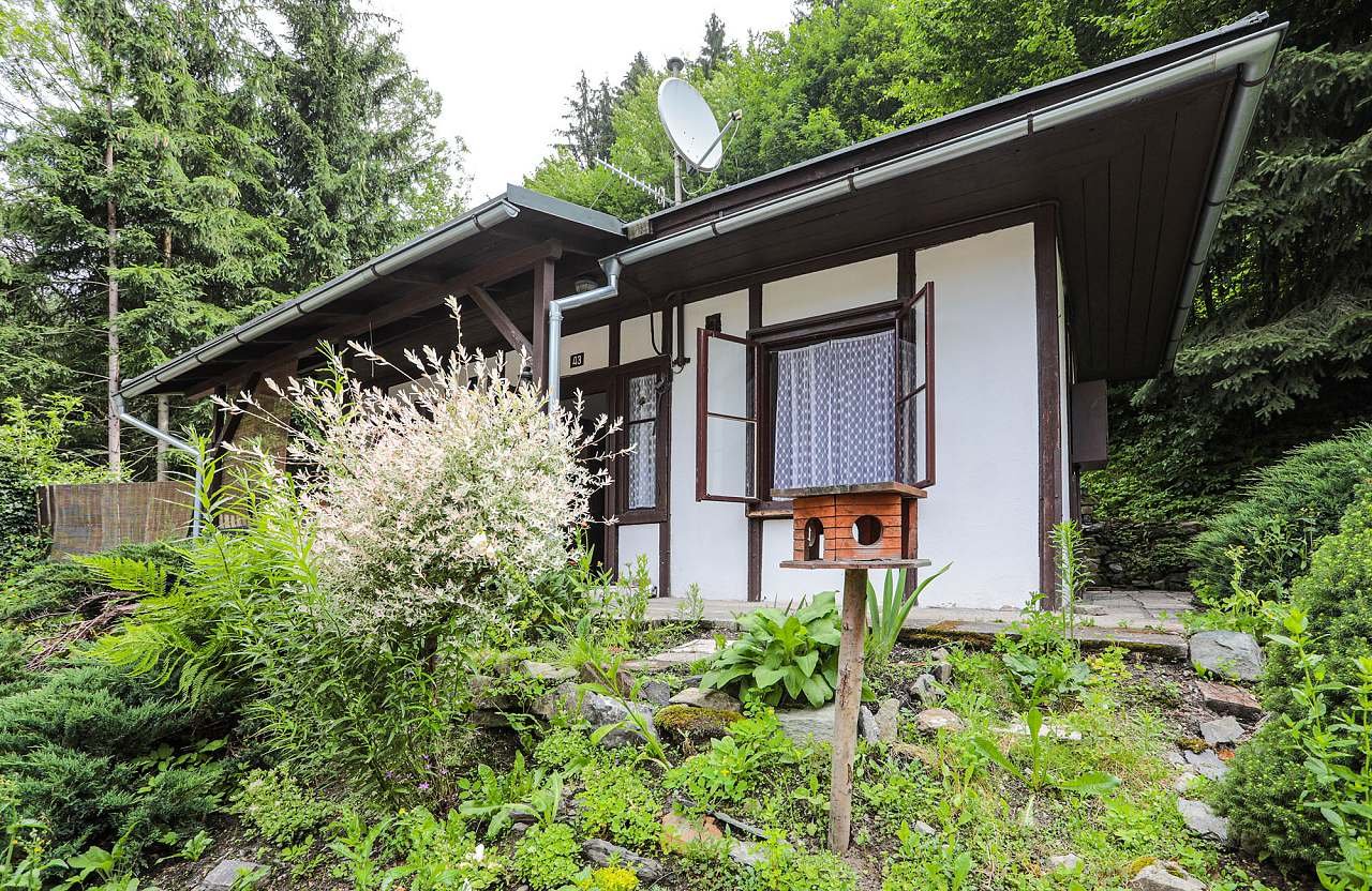 Chatička Spálov - pohled zvenčí