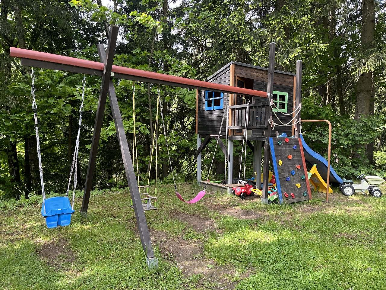 Dětské hřiště u chalupy