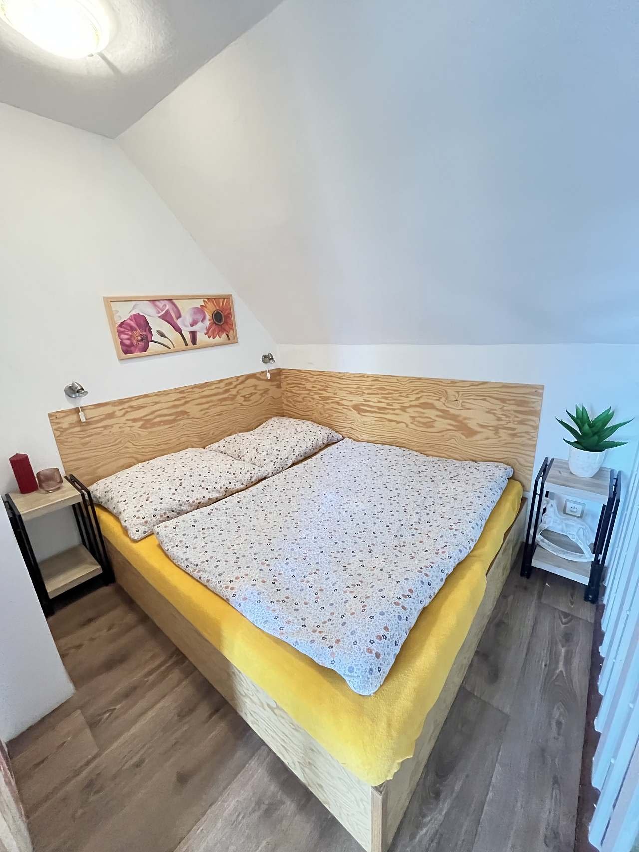 Druhá ložnice v patře, postel (180x200)