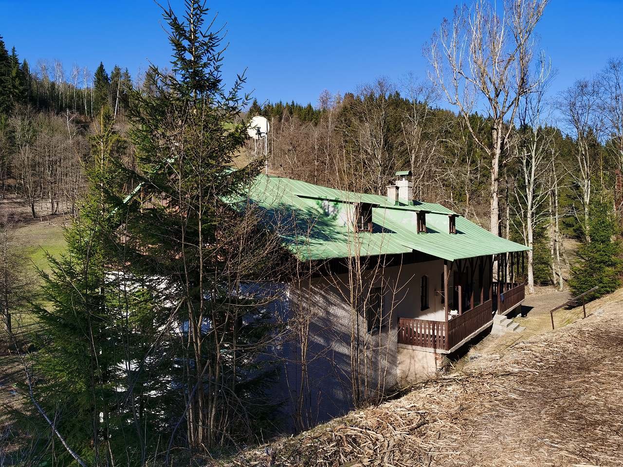 Hořická chata, pohled od příjezdové cesty