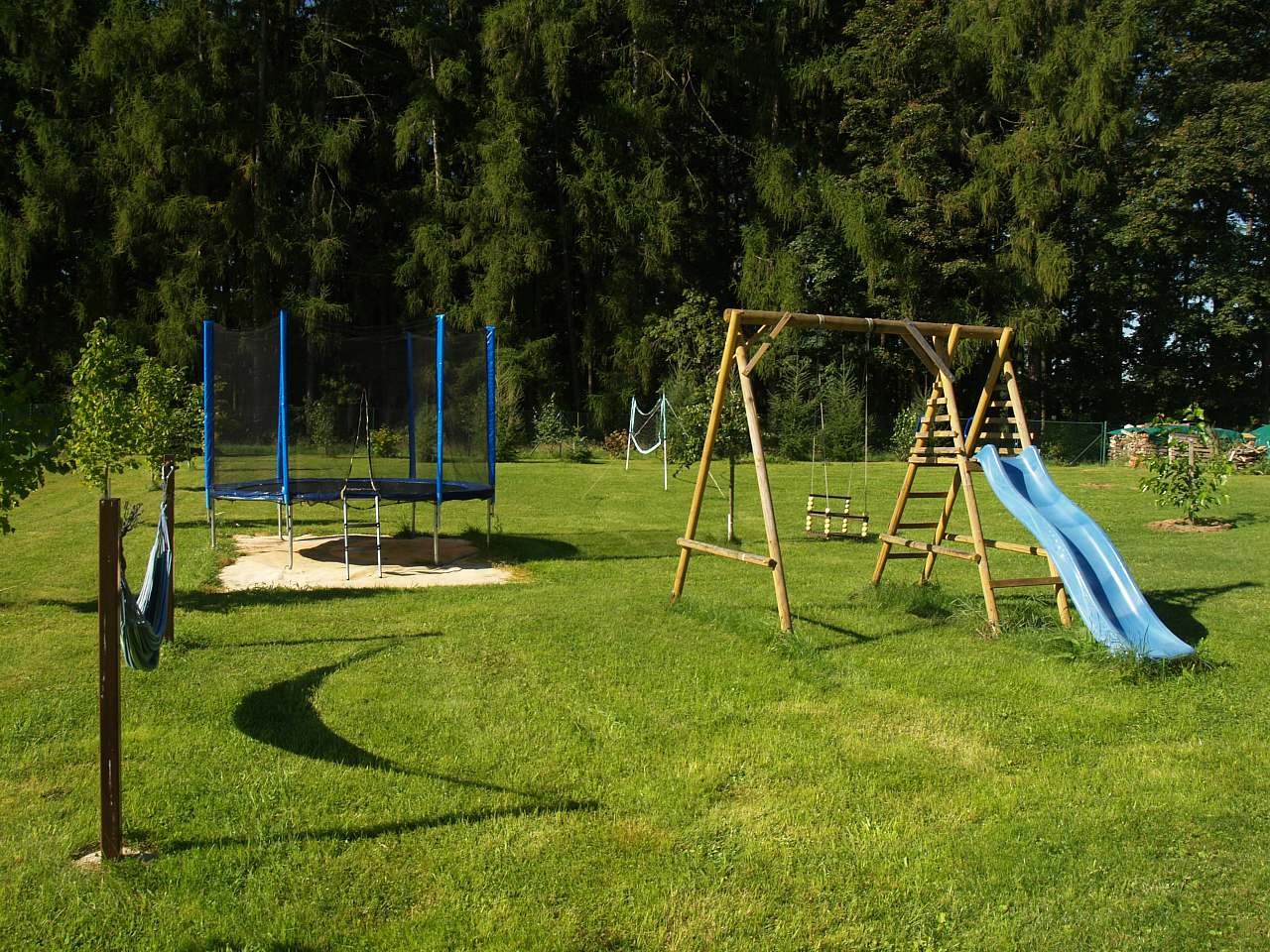 Hřiště na oplocené zahradě