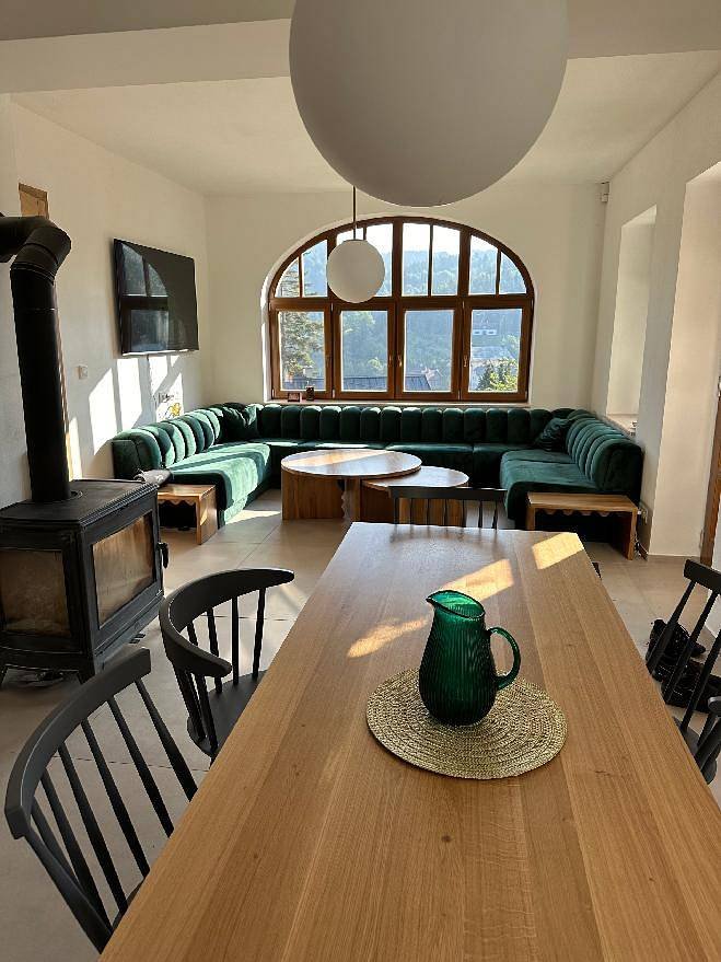 Jídelní kout a obývací prostor